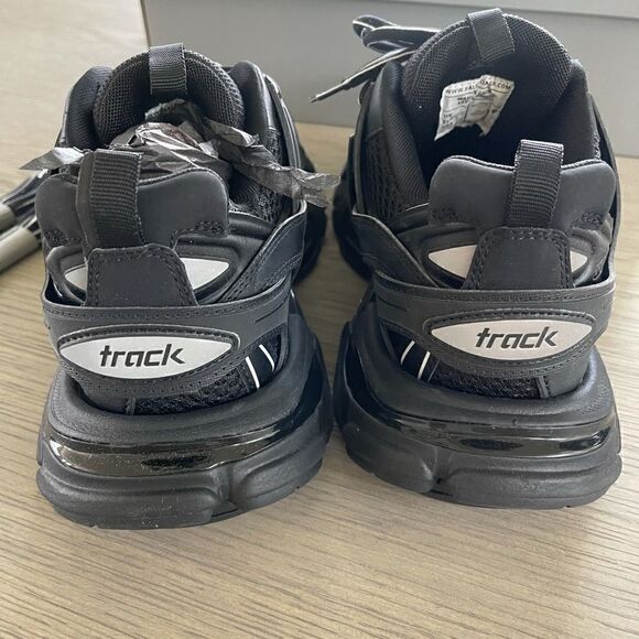 BALENCIAGA
Track logo-detailed mesh and rubber sneakers - Picture 10 of 10